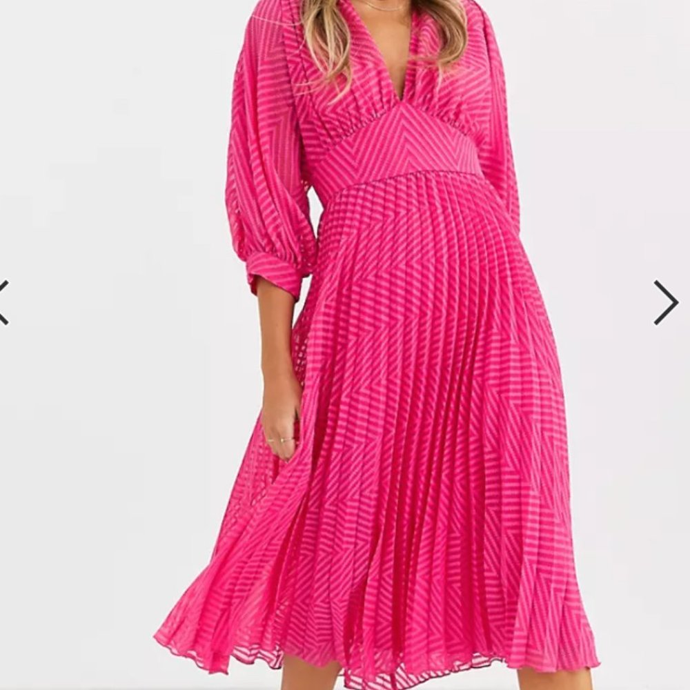 NWT - ASOS DESIGN pleated batwing midi dress in chevron dobby Pink - Size 0